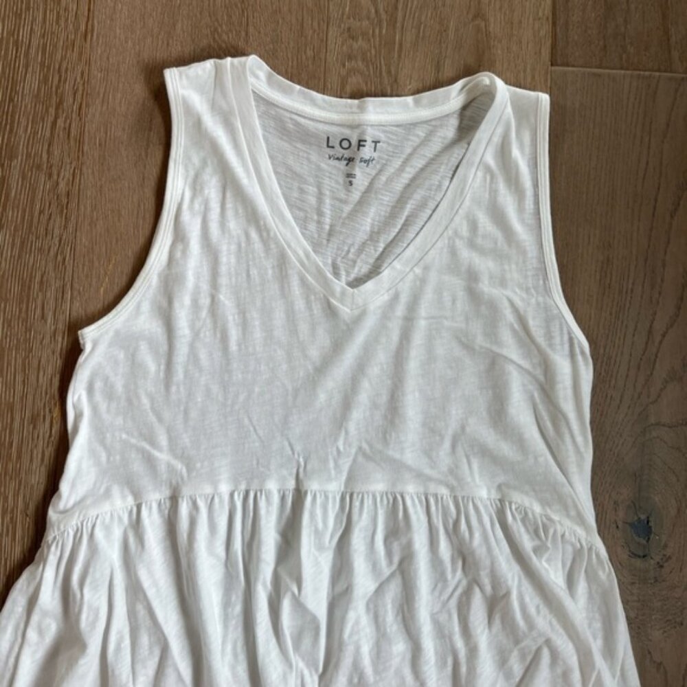 LOFT Vintage Soft White Sleeveless Women's Top Peplum V Neck Small